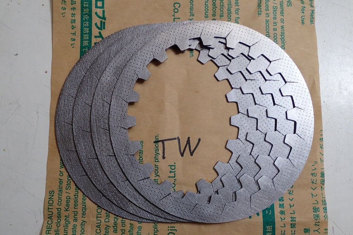 人気ショップ TW200.200E.225E用 溝切り面出し加工済み クラッチプレート バイク工具・メンテナンス