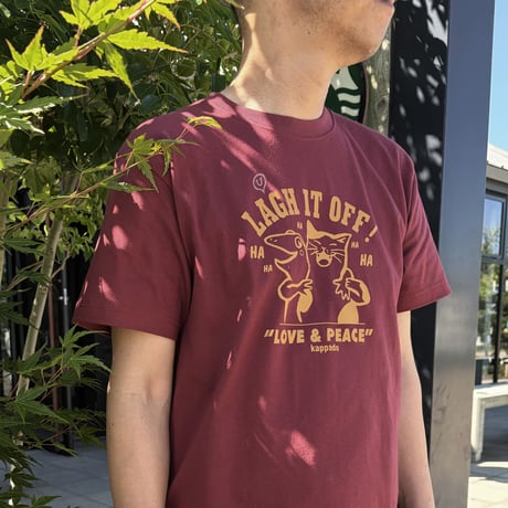 笑い飛ばせ！猫とカエルの笑顔Tシャツ（ボルドー）男女兼用