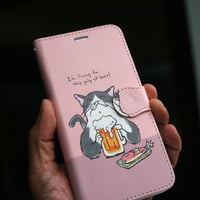 スマホケース　猫がビール（ベビーピンク）