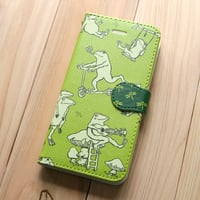 スマホケース　カエルだらけ（シックグリーン）