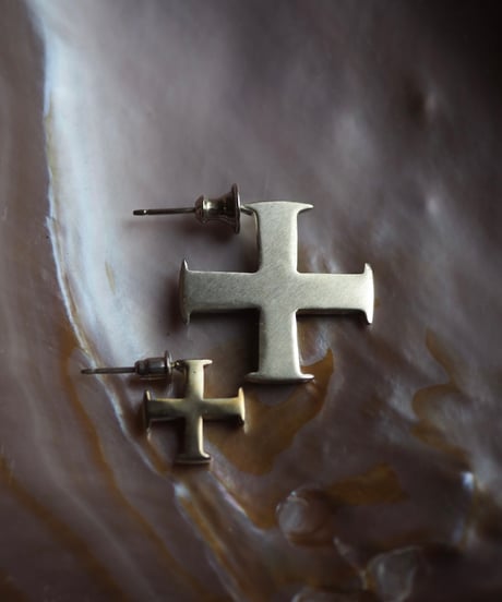 TOU pierced small  -brass-
