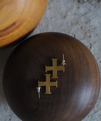 TOU pierced large  -brass-