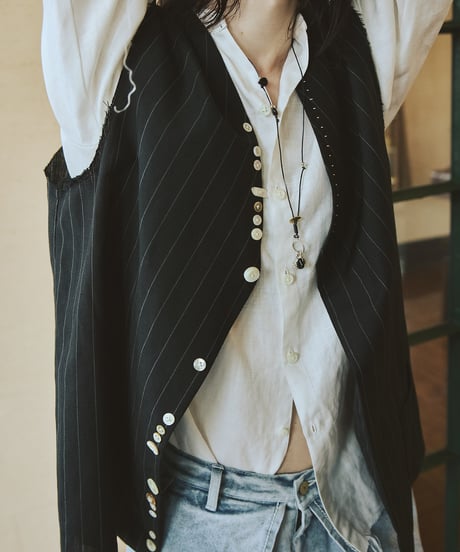 many many button vest -size L-