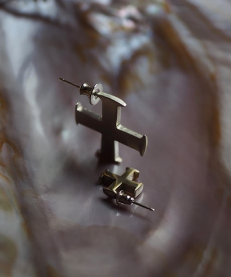 TOU pierced small  -brass-