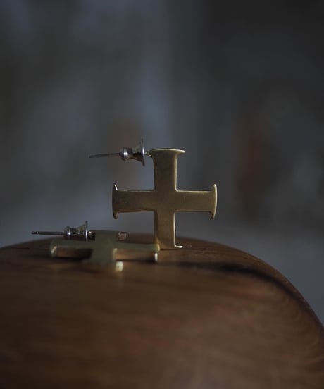 TOU pierced large  -brass-