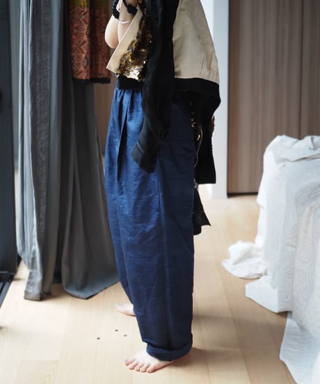 India silk curb pants -navy-