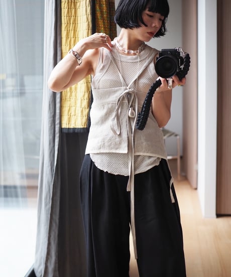 washed linen vest -sand-