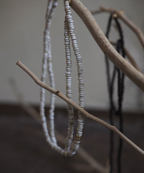 seeds double necklace MONO -ecru-