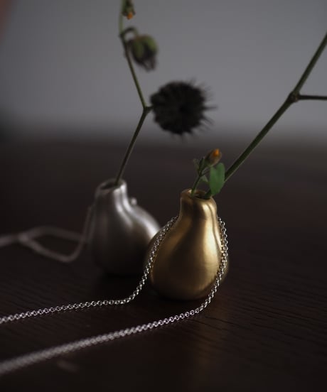 shushi vase necklace -brass-