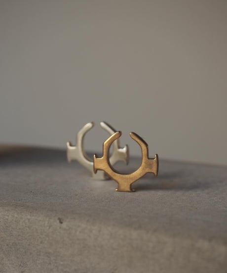 TOU earcuff -brass-