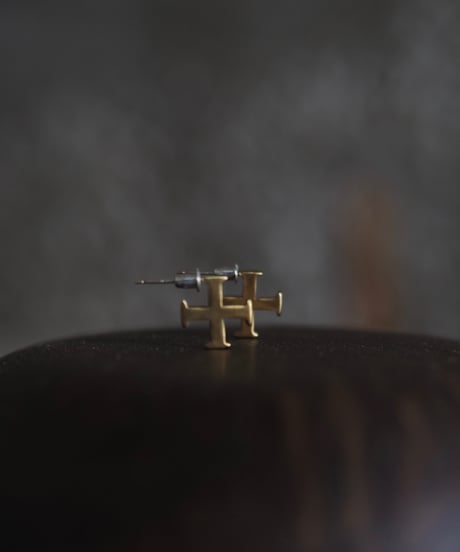 TOU pierced small  -brass-
