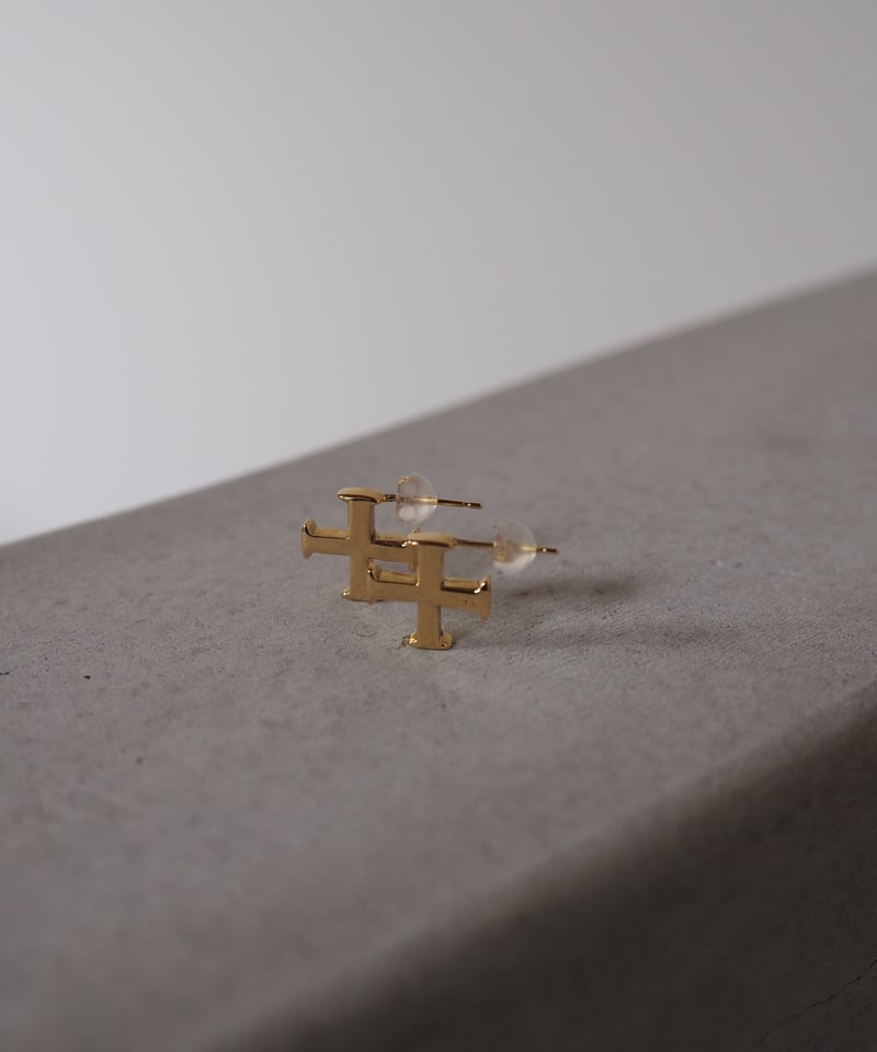 p208【象嵌細工✧】5Aダイヤピアス　上品　K18仕上げ　記念日　ギフト無料 DIAMOND INITIAL PIERCE (K)(片耳用)(2ZP1602)K18 ピアス