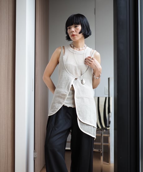 washed linen vest -sand-