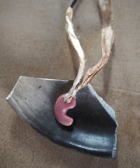 paisley necklace -beige/Siliceous schist