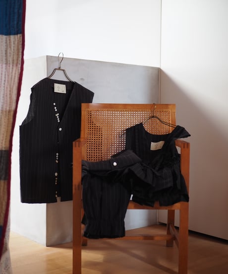 many many button vest -size L-
