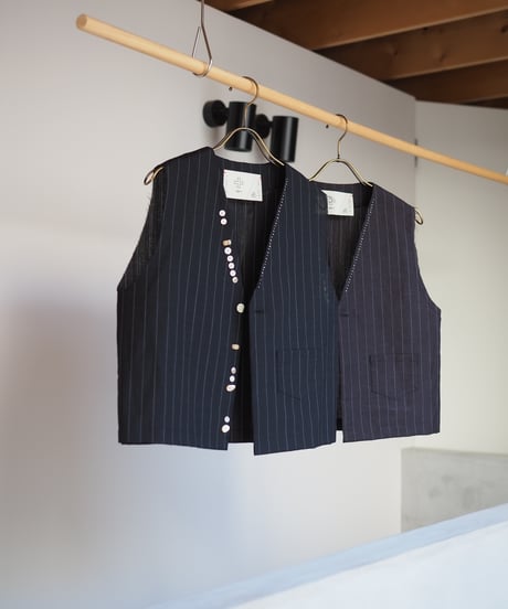 many many button vest -size L-
