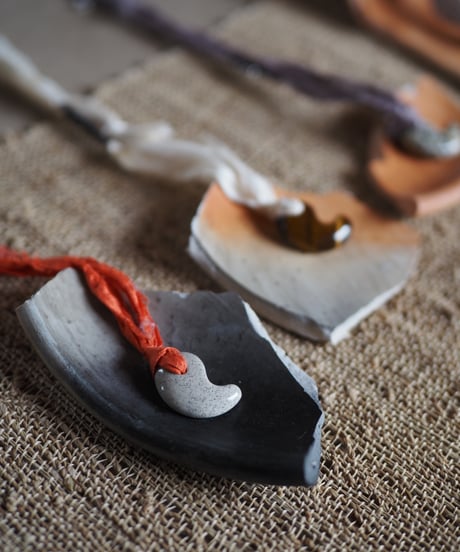 paisley necklace -orange/hokutoseki