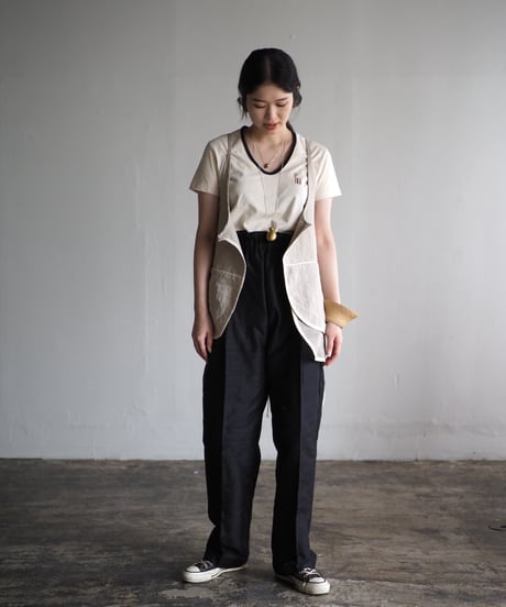 washed linen vest -sand-