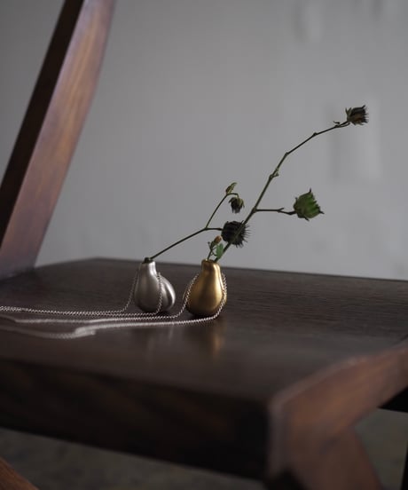 shushi vase necklace -brass-