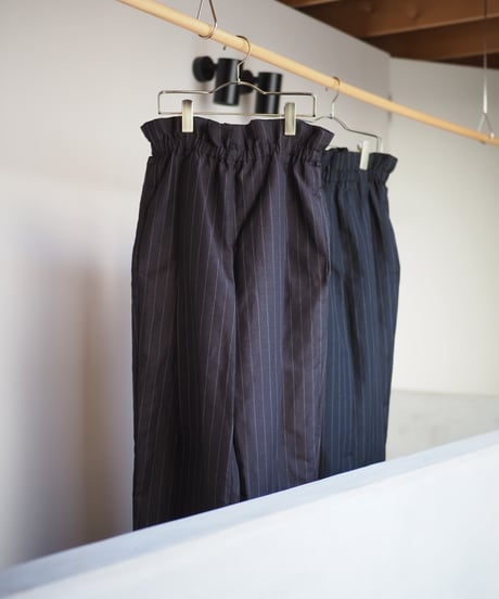 wool  tuck curve pants