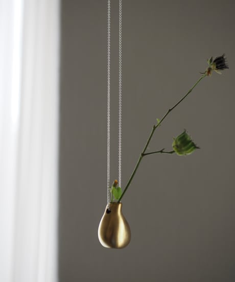 shushi vase necklace -brass-