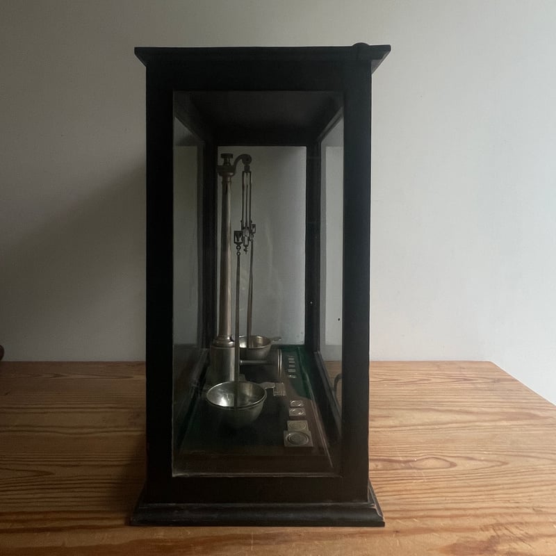 ガラスケースの天秤 | antiques miyawaki modern