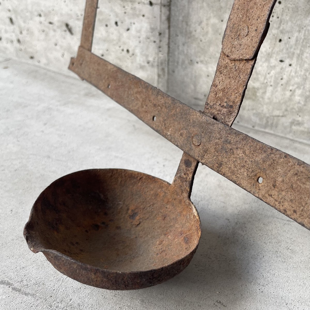 壁掛けのオイルランプ 18C | antiques miyawaki modern