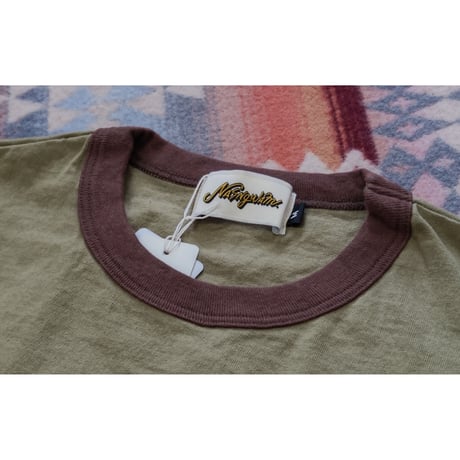 Nasngwam. 『SPLICE POCKET  TEE（OLIVE）』