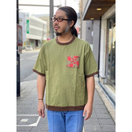 Nasngwam. 『SPLICE POCKET  TEE（OLIVE）』