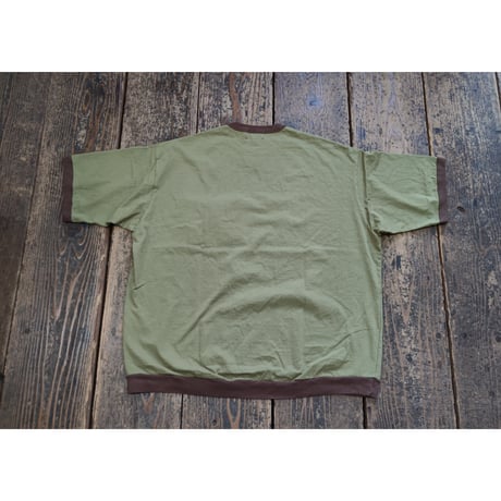 Nasngwam. 『SPLICE POCKET  TEE（OLIVE）』