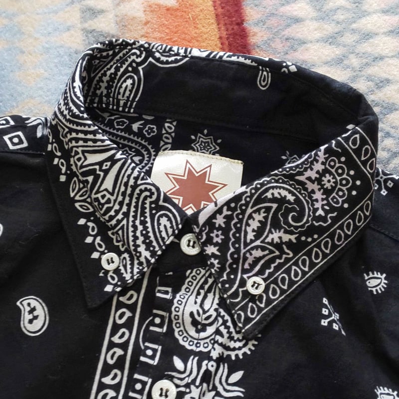 Nasngwam Black bandana shirt