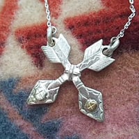 Nasngwam.×Sunshine Studio 『CROSS ARROW TOP』