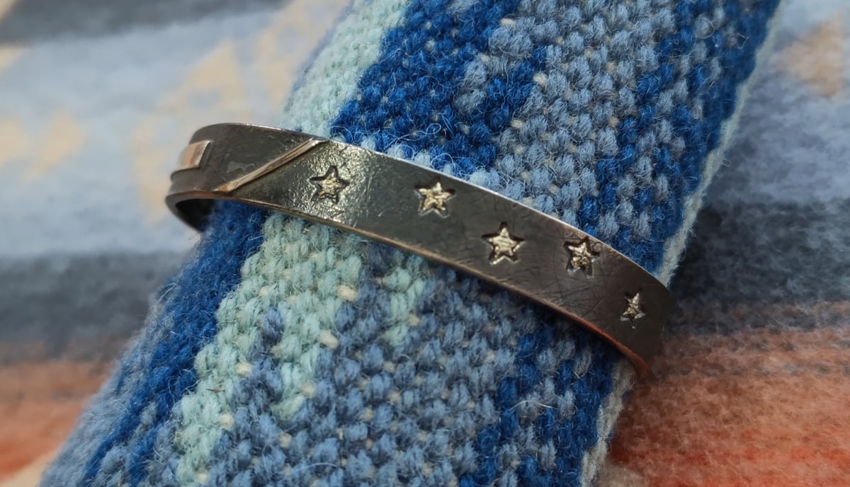 NAVAJO 『BANGLE (Michael Roanhorse)』 | S K U(スクゥ) NAVAJO 『BANGLE (Michael Roanhorse)』 | S K U(スクゥ)