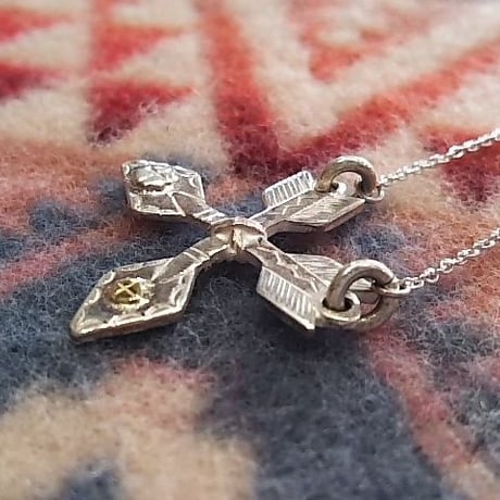 Nasngwam.×Sunshine Studio 『CROSS ARROW TOP』