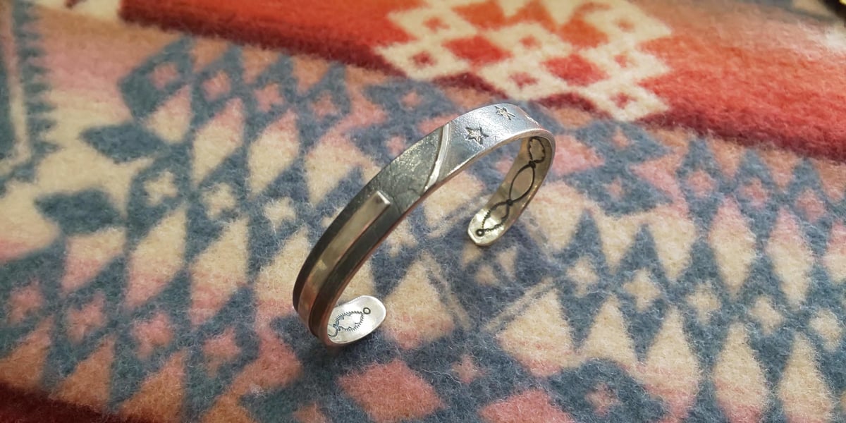 NAVAJO 『BANGLE (Michael Roanhorse)』 | S K U(スクゥ) NAVAJO 『BANGLE (Michael Roanhorse)』 | S K U(スクゥ)