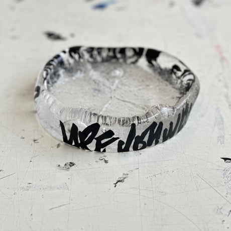 INTERVENTIONS #009 / Glass Object × Black Paint