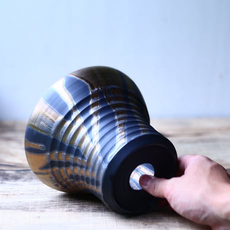 Yuta  Uchida 〝gold  glaze″   /   humanity pot       no.80266