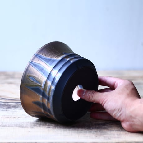 Yuta  Uchida 〝gold  glaze″   /   humanity pot       no.80246