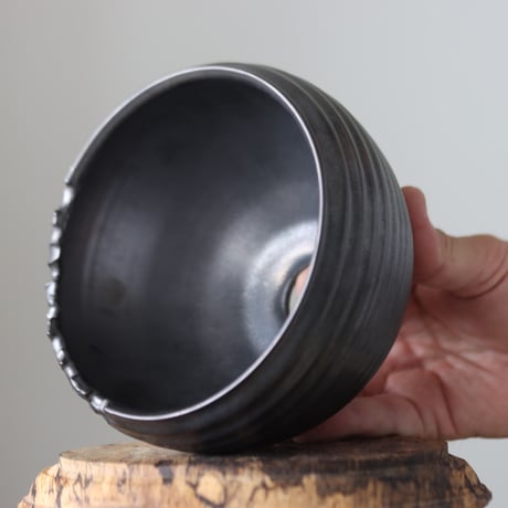 Yuta Uchida / black glaze melt / humanity pot     no.512-93