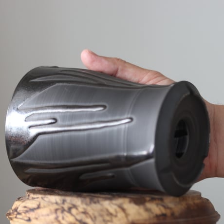 Yuta Uchida / black glaze / humanity pot     no.512-75