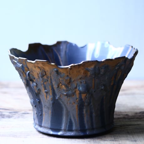 Yuta  Uchida 〝gold  glaze monst″   /   humanity pot       no.80290