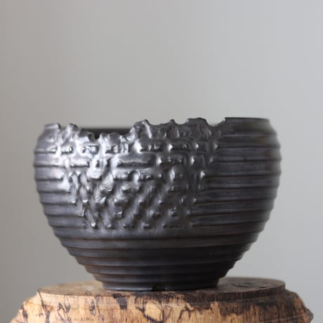 Yuta Uchida / black glaze melt / humanity pot     no.512-93
