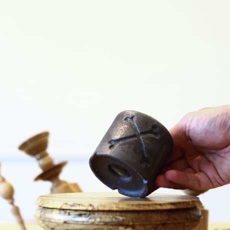 HUM / humanity pot     no.625-10