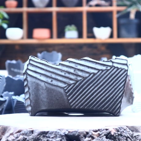 N/OH   応 -OU-  盆栽鉢  M  / White on Black   no.40489