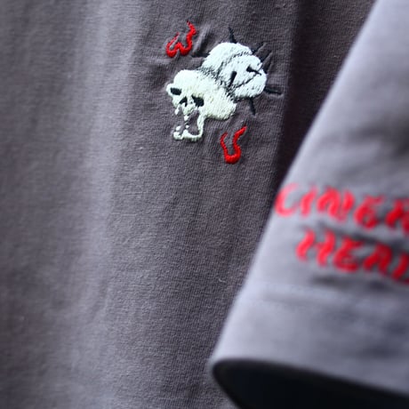 humanity×MENOSYAMA 【poorpatch T-shirt】CINEREAHEAD (チャコール) 予約販売
