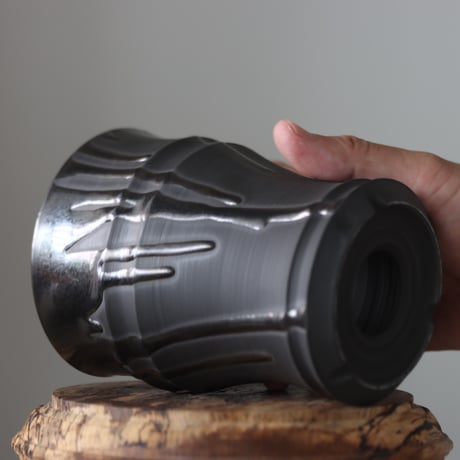 Yuta Uchida / black glaze / humanity pot     no.512-76