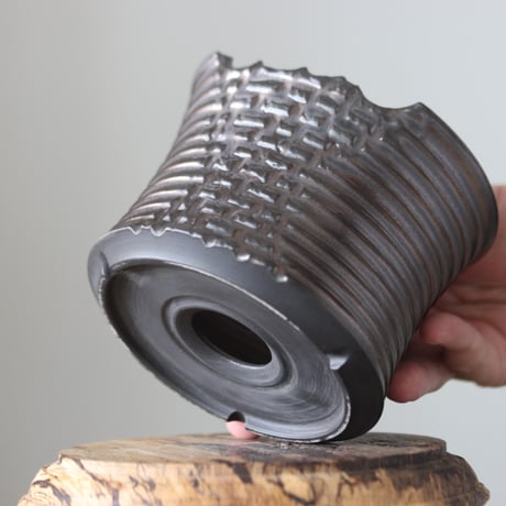 Yuta Uchida / black glaze melt / humanity pot     no.512-91