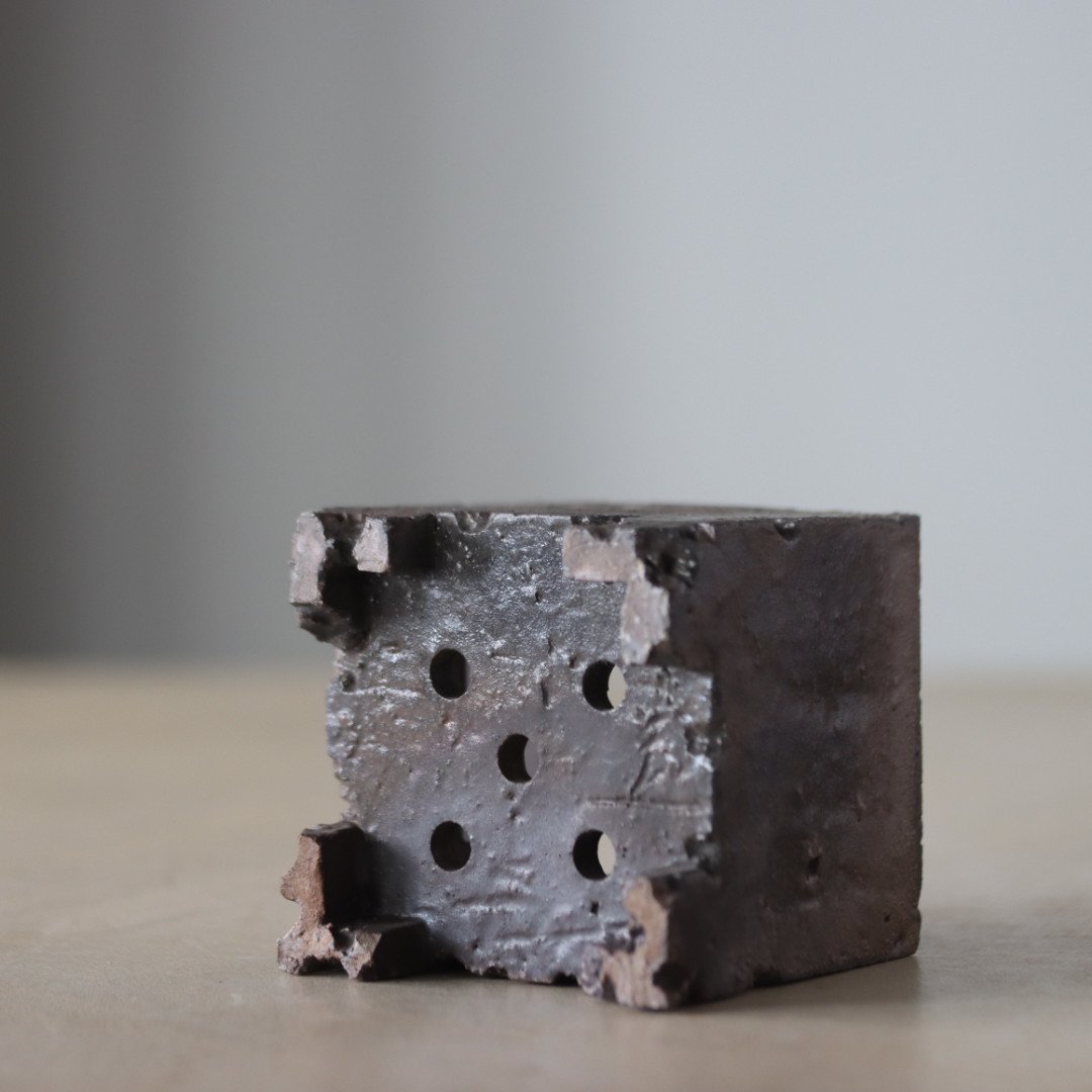 たけろうポット/ 角鉢 / ムシクイ / テツサビ / S no.1006-11 | 芽の巣山