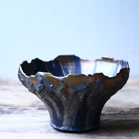 Yuta  Uchida 〝gold  glaze monst″   /   humanity pot       no.80287