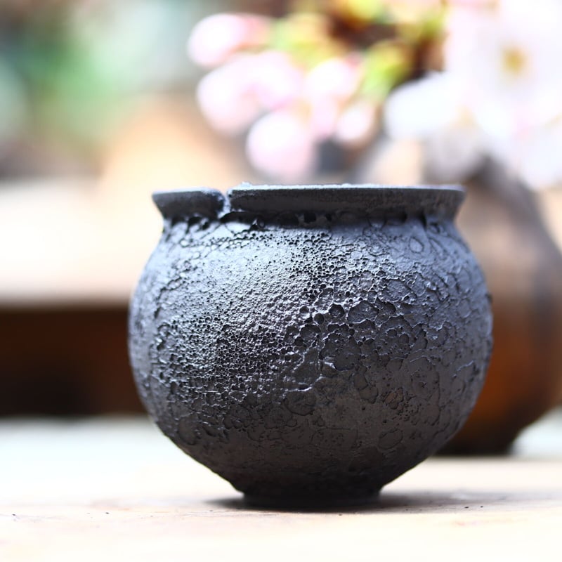 たけろうポット 角鉢 ムシクイ テツサビ たけろうポット/ 角鉢 / ムシクイ / テツサビ / M no.1006-36 | 芽の巣山